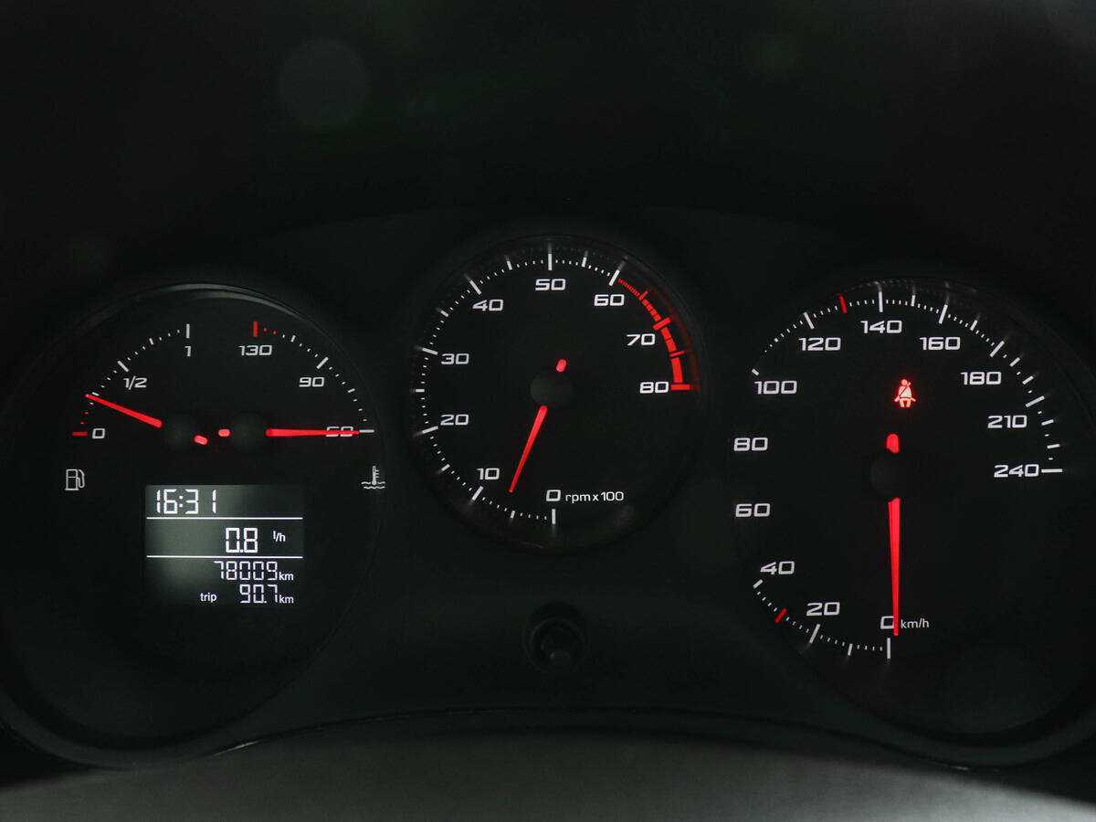 SEAT Leon с пробегом — 2011 год. Фото: #8