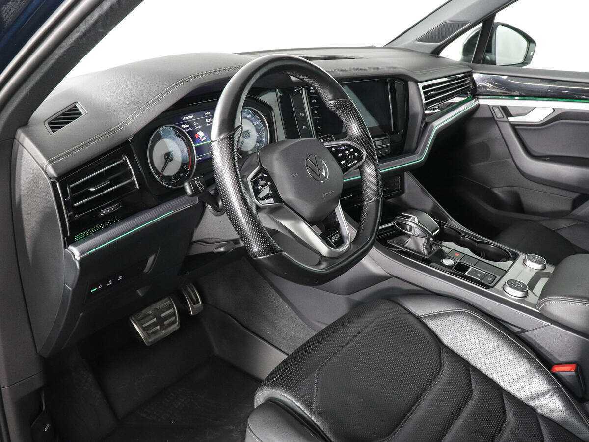 Volkswagen Touareg с пробегом — 2021 год. Фото: #8