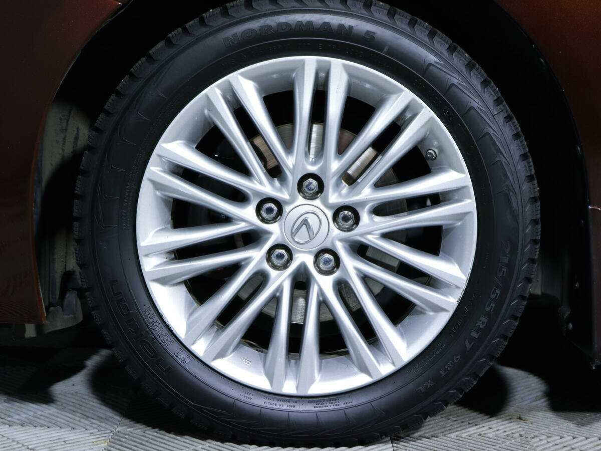 Lexus ES с пробегом — 2016 год. Фото: #15