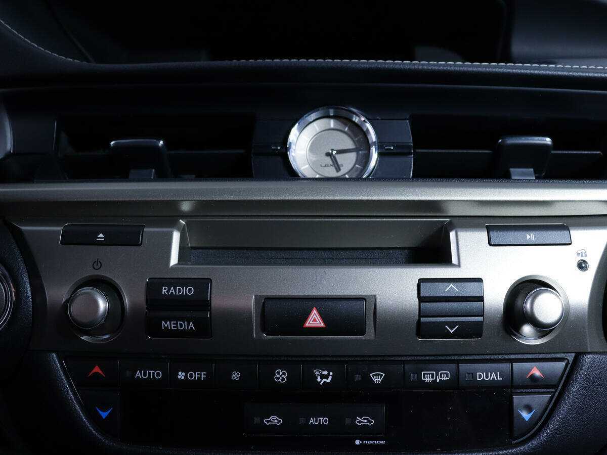 Lexus ES с пробегом — 2016 год. Фото: #23