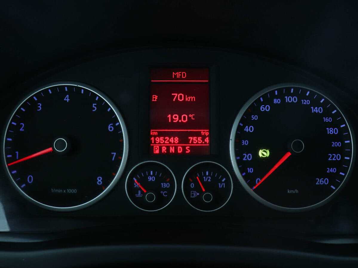 Volkswagen Tiguan с пробегом — 2008 год. Фото: #6