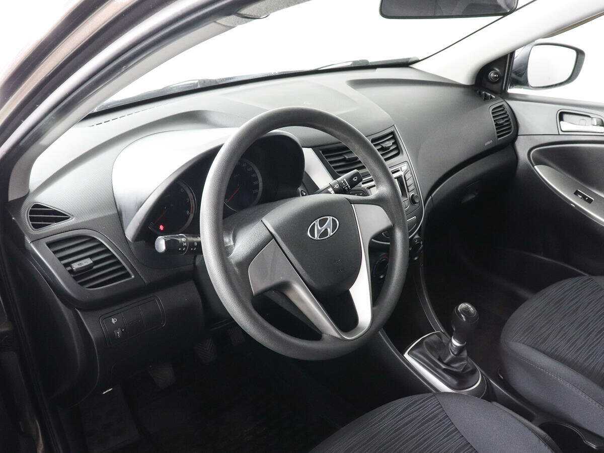 Hyundai Solaris с пробегом — 2016 год. Фото: #8