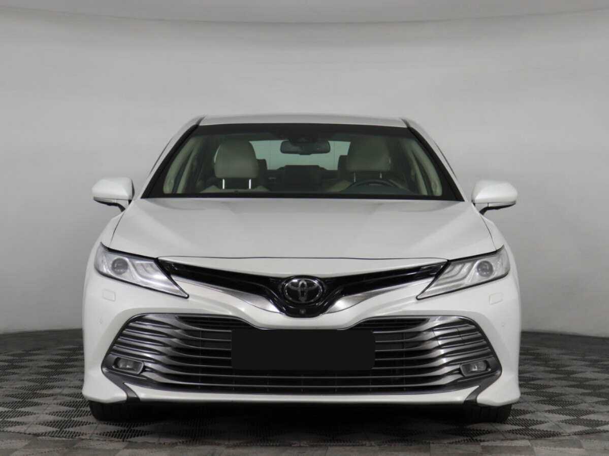Toyota Camry с пробегом — 2019 год. Фото: #1