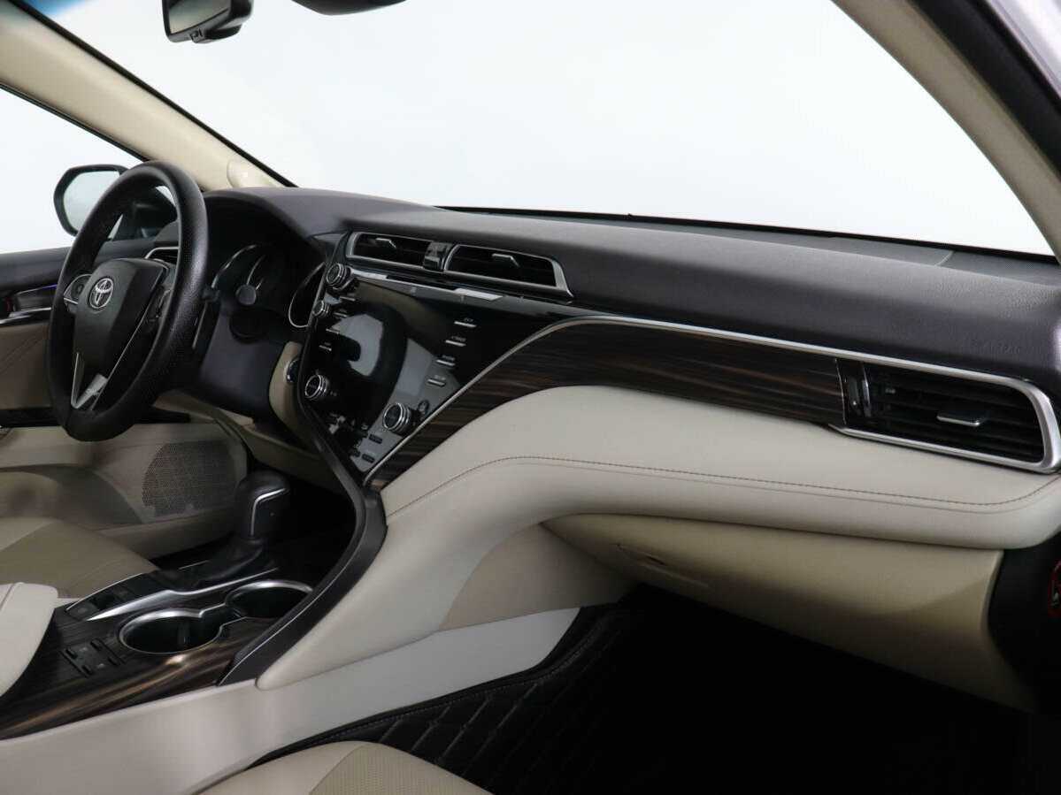 Toyota Camry с пробегом — 2019 год. Фото: #9