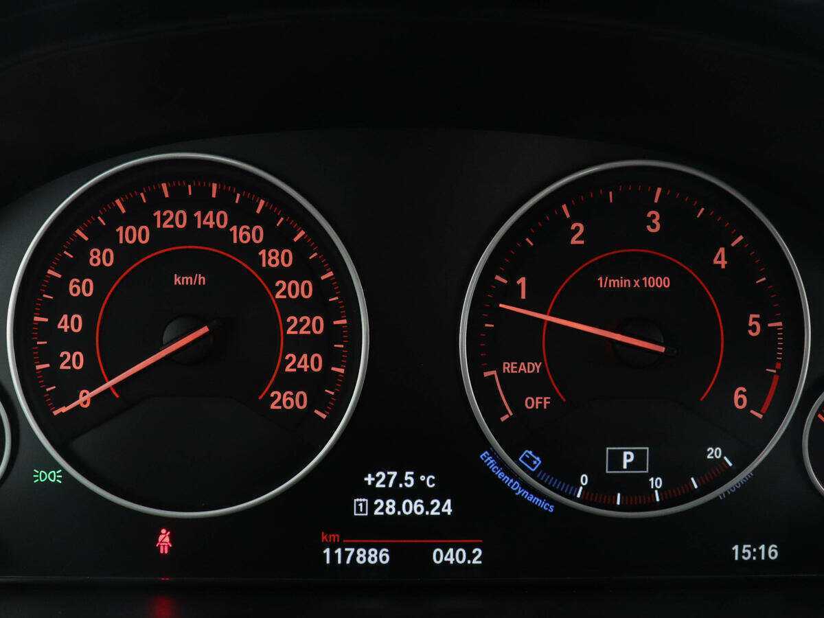 BMW 3 серии с пробегом — 2016 год. Фото: #12