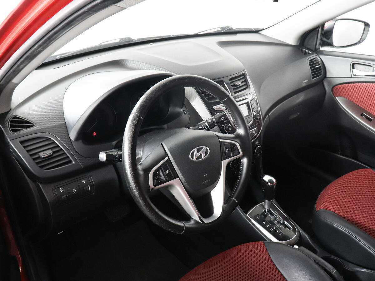 Hyundai Solaris с пробегом — 2011 год. Фото: #4