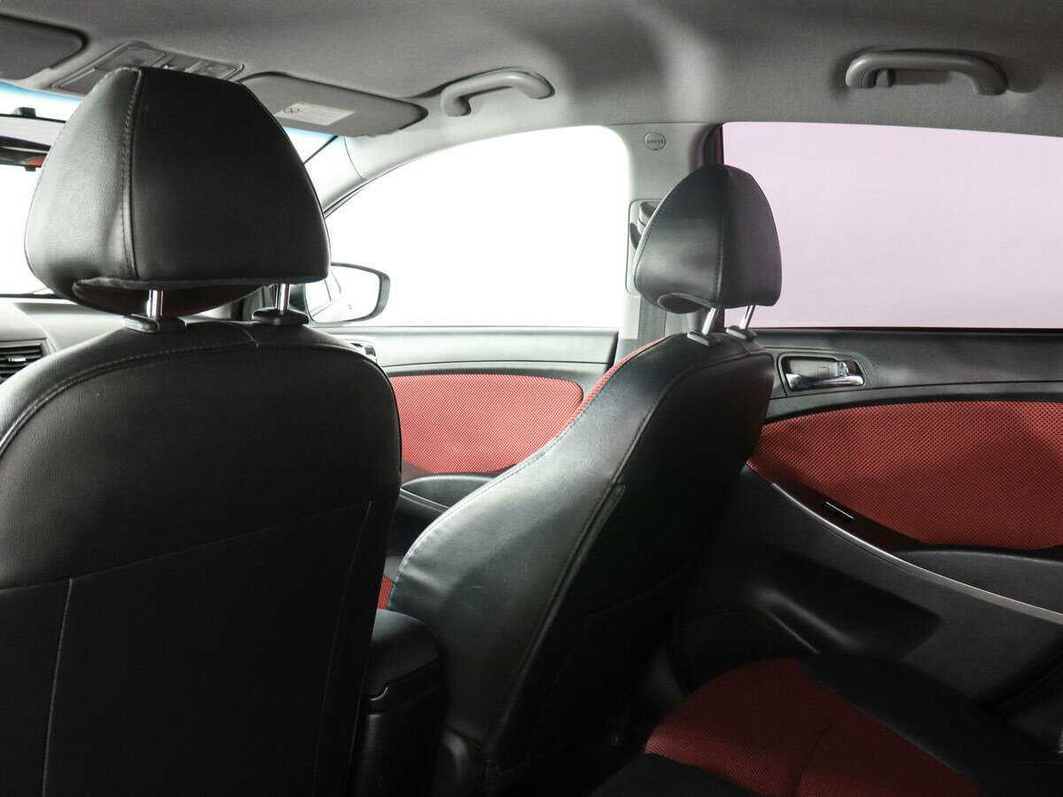 Hyundai Solaris с пробегом — 2011 год. Фото: #7