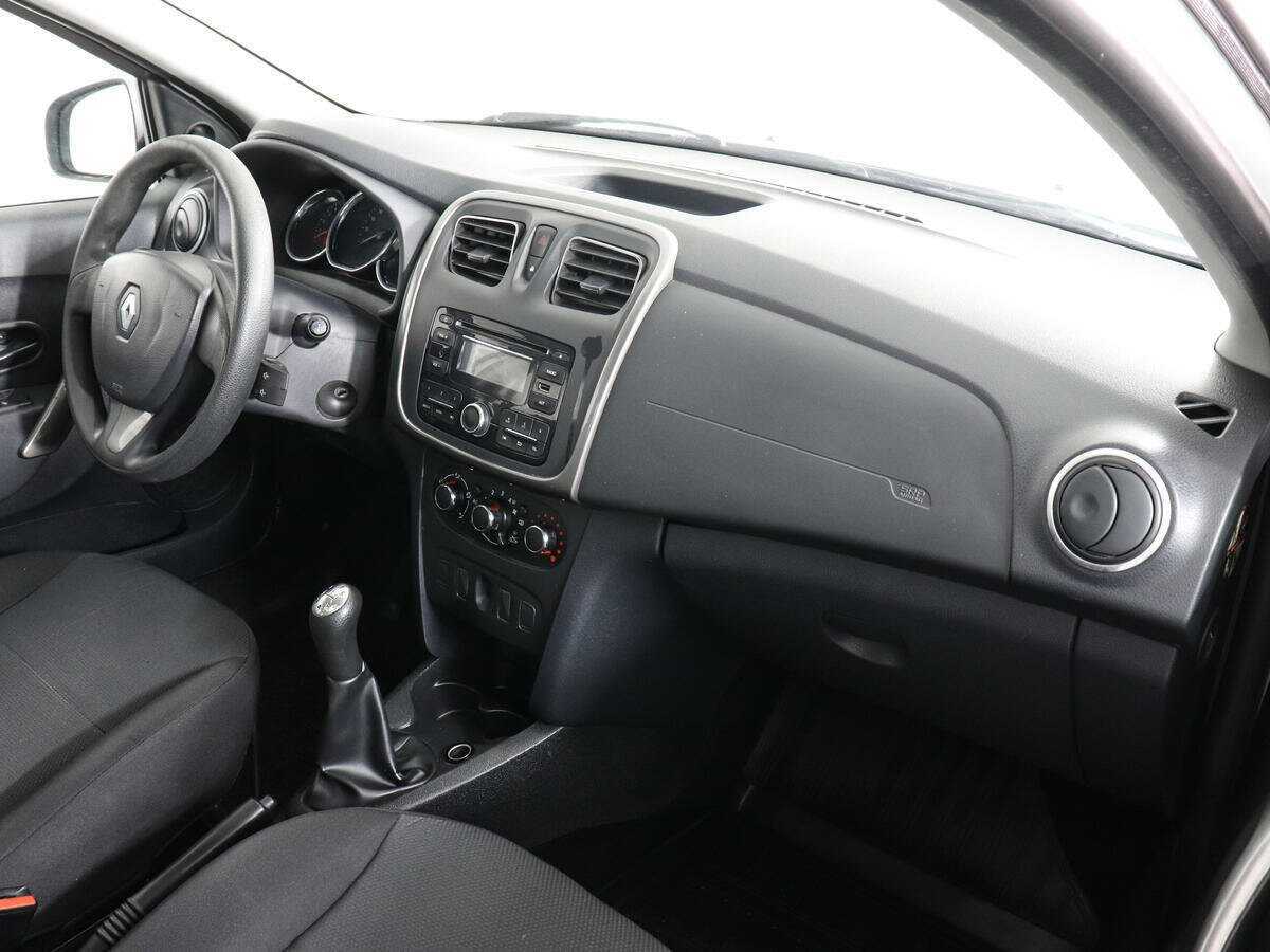 Renault Logan с пробегом — 2014 год. Фото: #5
