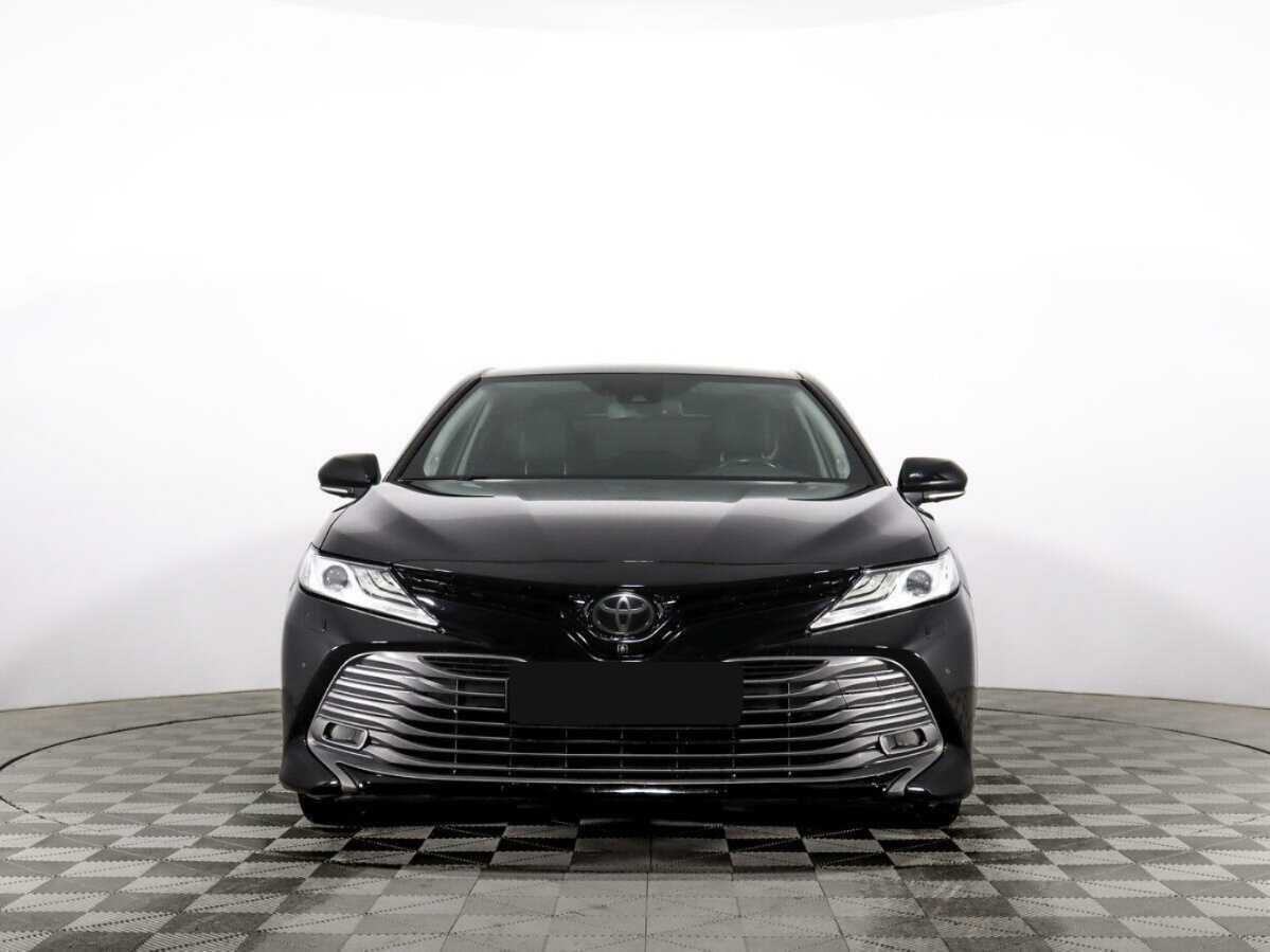 Toyota Camry с пробегом — 2019 год. Фото: #1