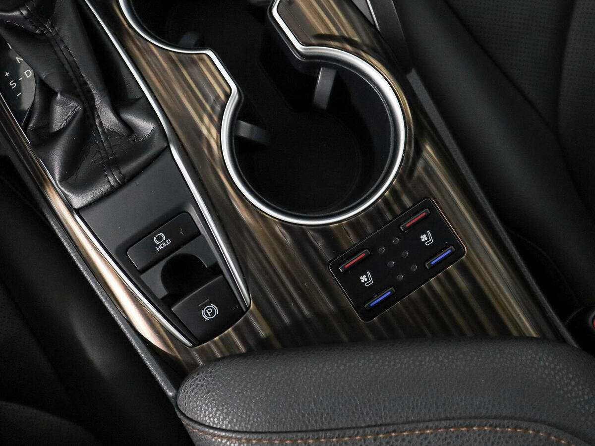 Toyota Camry с пробегом — 2019 год. Фото: #11