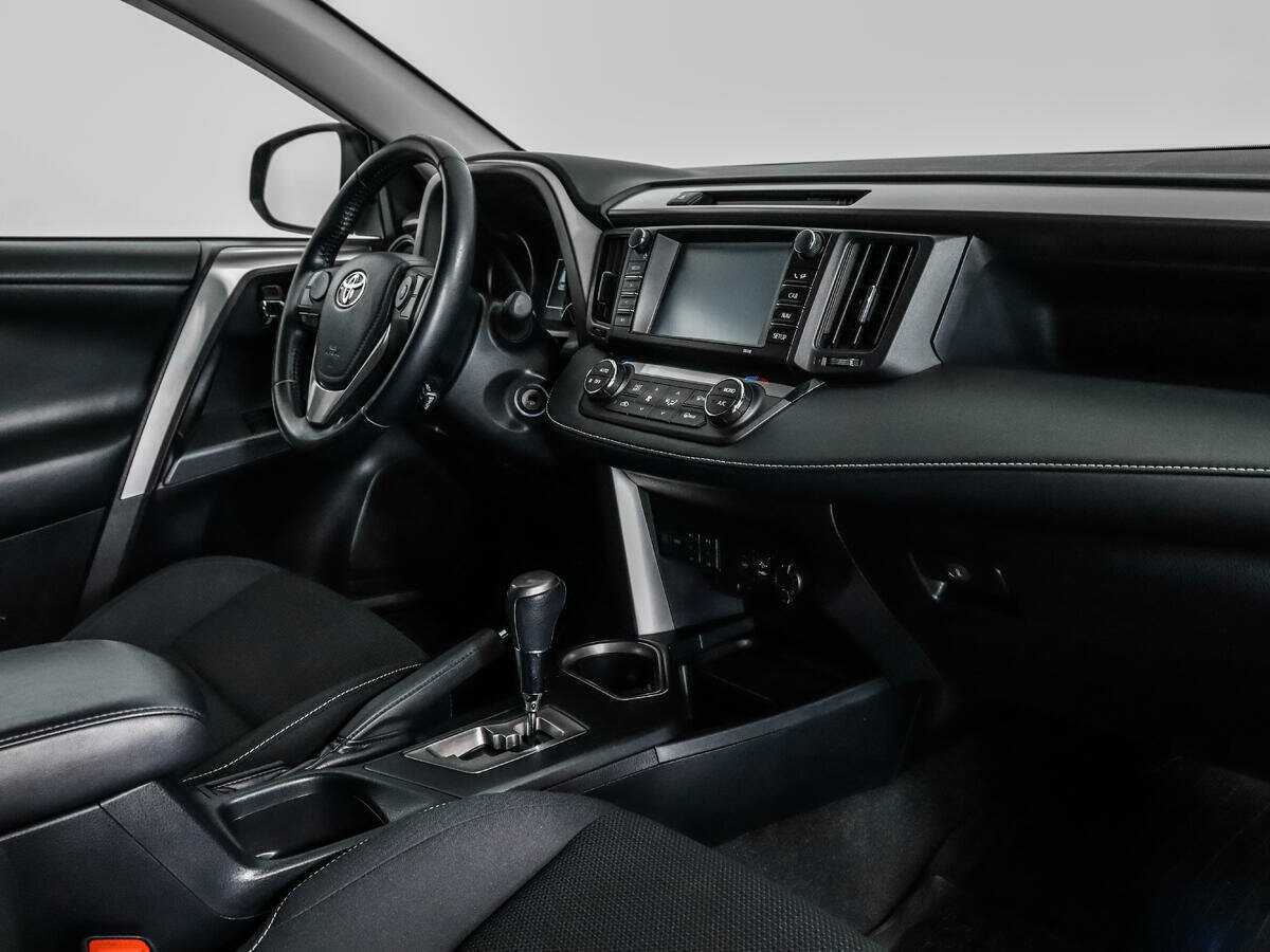 Toyota RAV4 с пробегом — 2017 год. Фото: #10