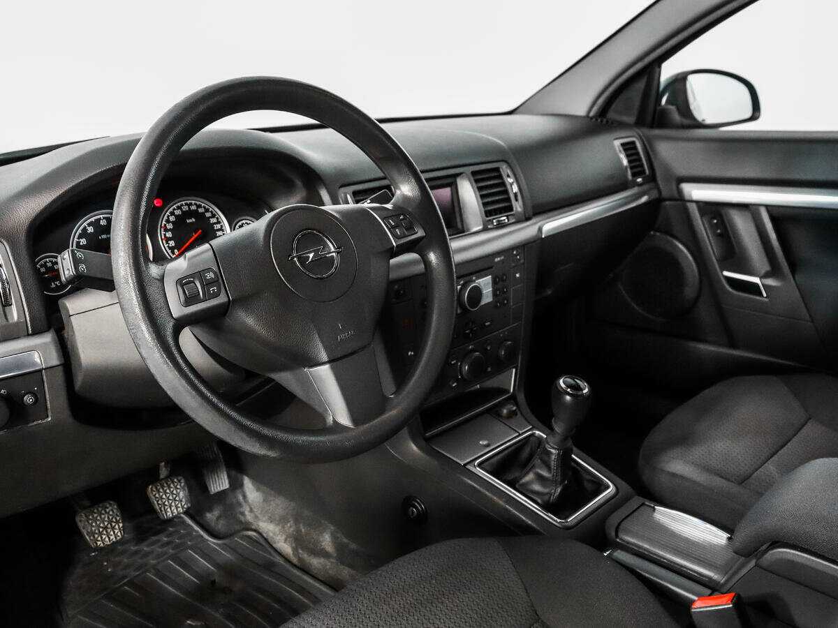 Opel Vectra с пробегом — 2006 год. Фото: #8