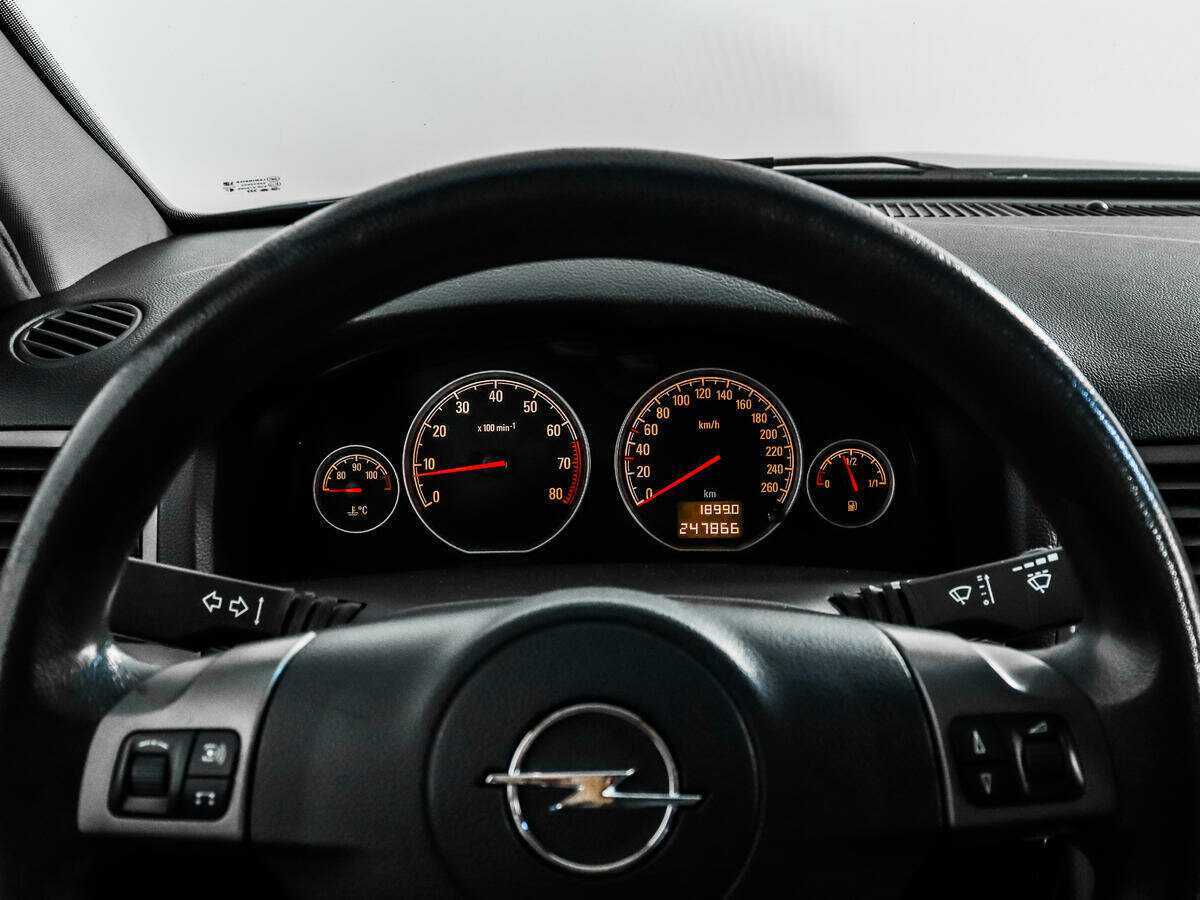 Opel Vectra с пробегом — 2006 год. Фото: #15