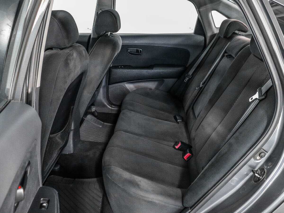 Hyundai Elantra с пробегом — 2006 год. Фото: #9