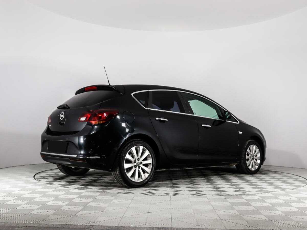 Opel Astra с пробегом — 2013 год. Фото: #4