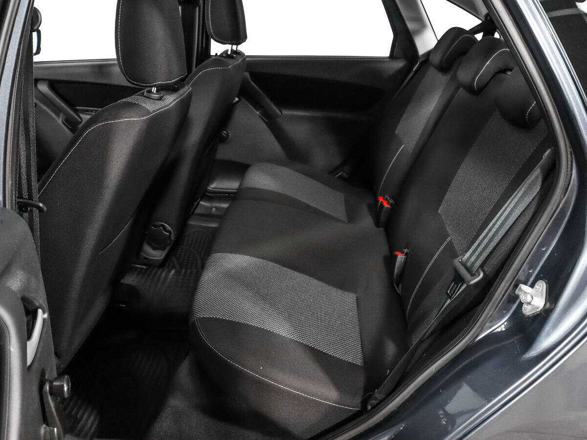 Lada (ВАЗ) Granta с пробегом — 2015 год. Фото: #9