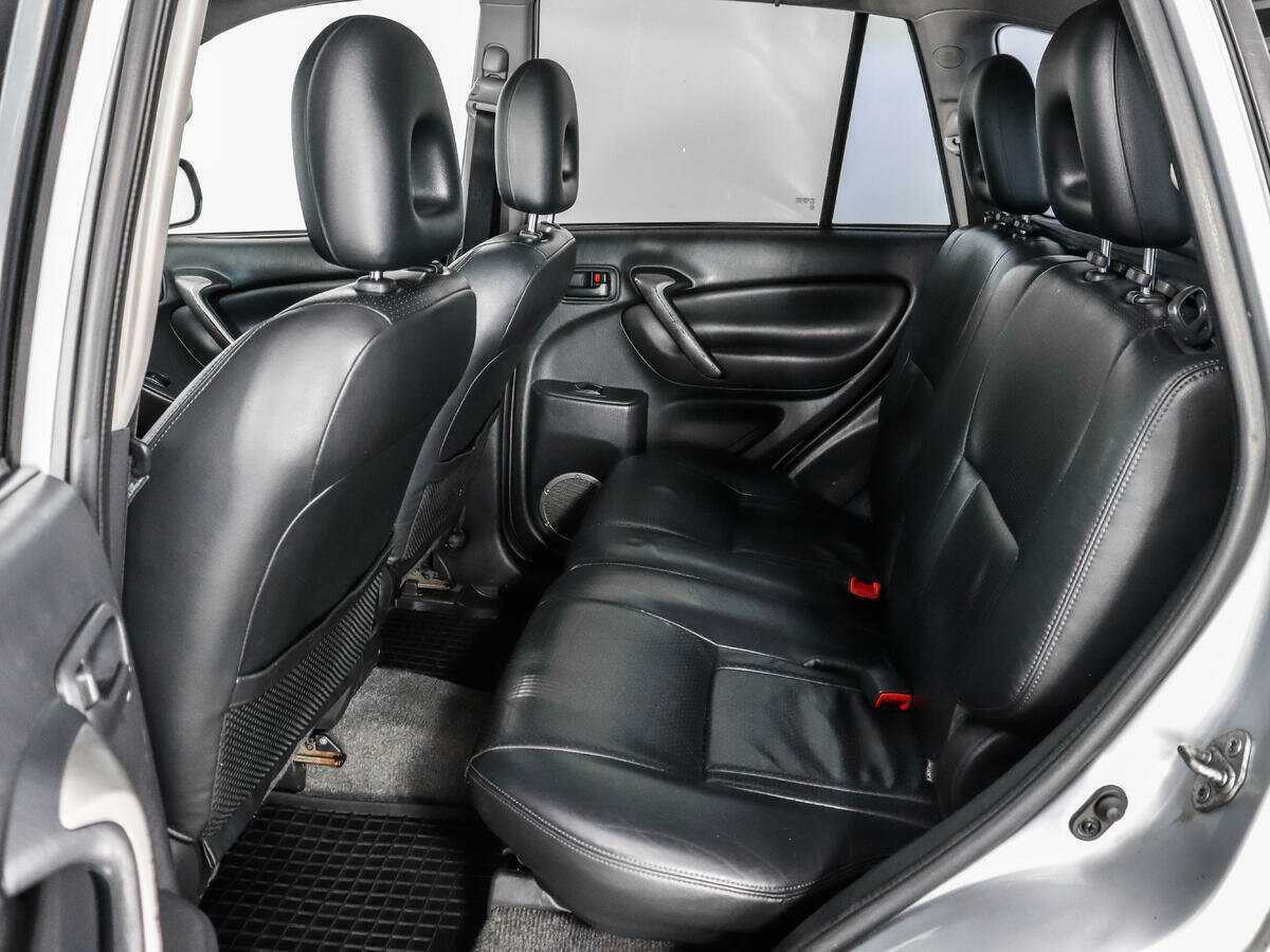 Toyota RAV4 с пробегом — 2004 год. Фото: #9