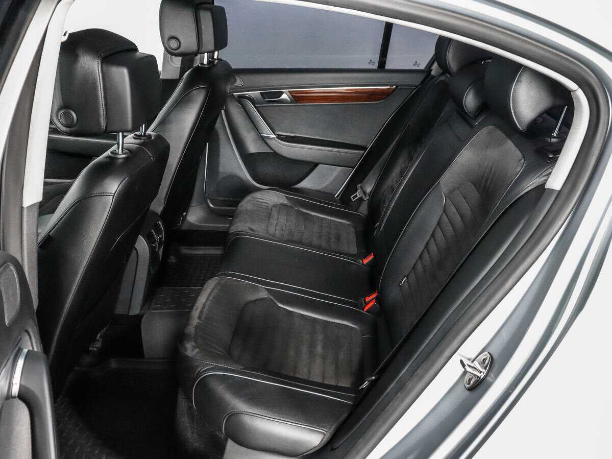 Volkswagen Passat с пробегом — 2011 год. Фото: #10