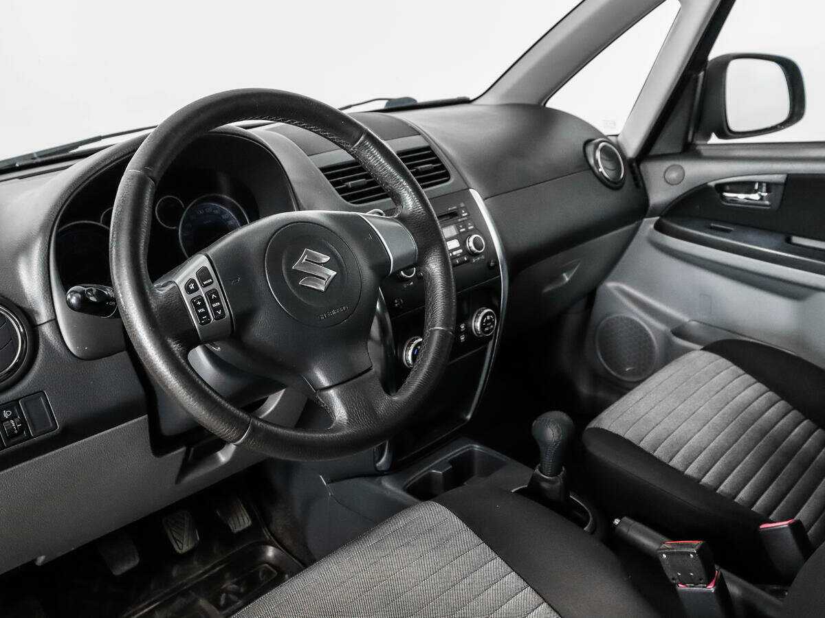Suzuki SX4 с пробегом — 2010 год. Фото: #8