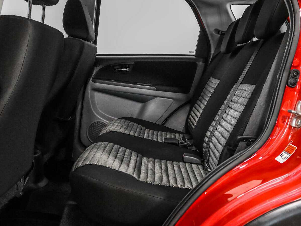 Suzuki SX4 с пробегом — 2010 год. Фото: #9