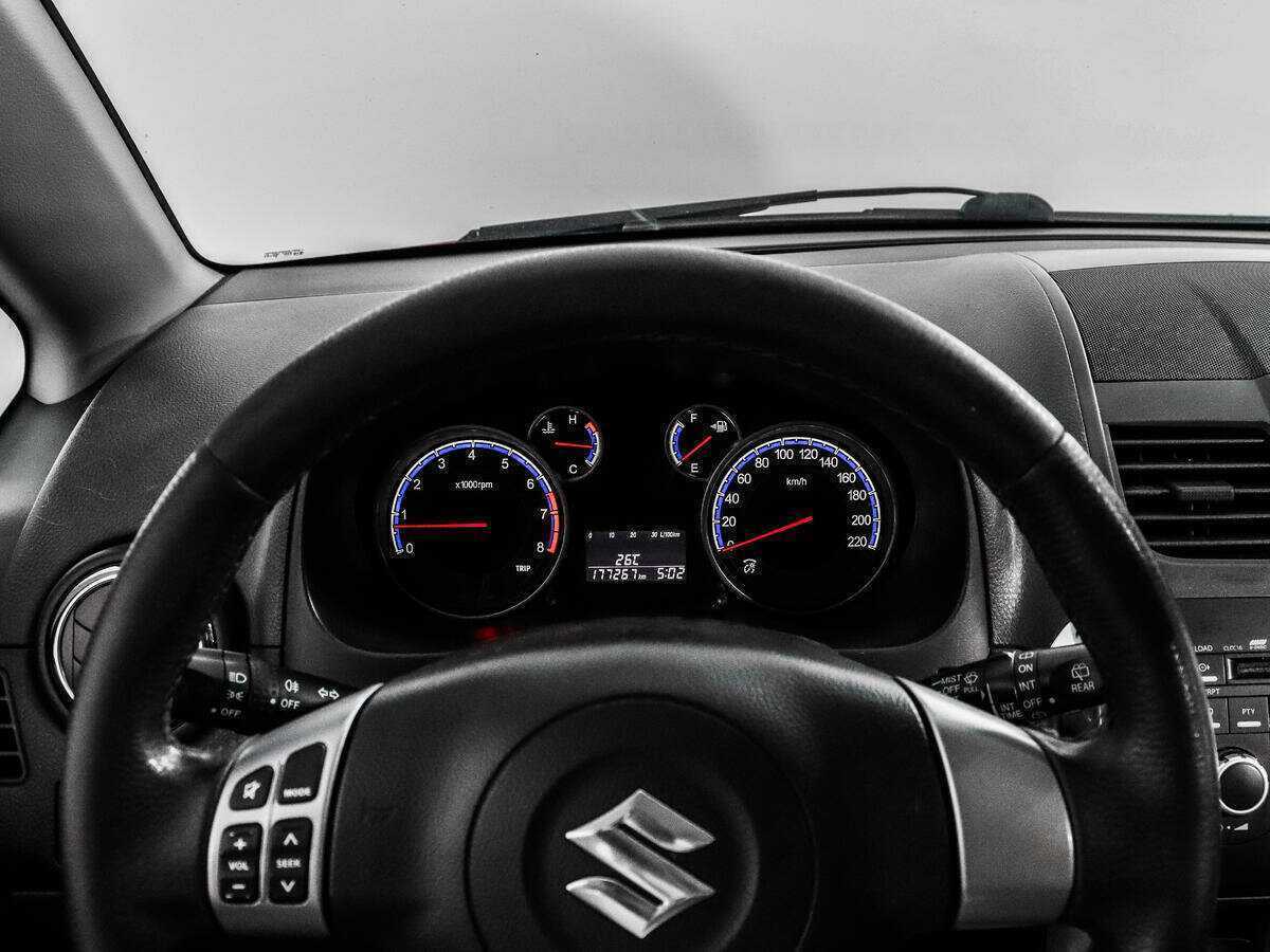 Suzuki SX4 с пробегом — 2010 год. Фото: #14