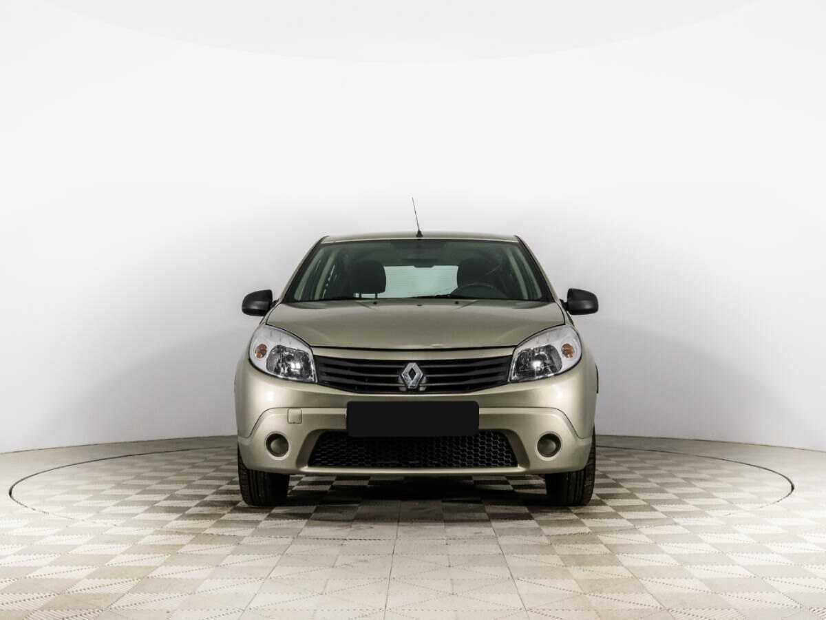 Renault Sandero с пробегом — 2011 год. Фото: #1