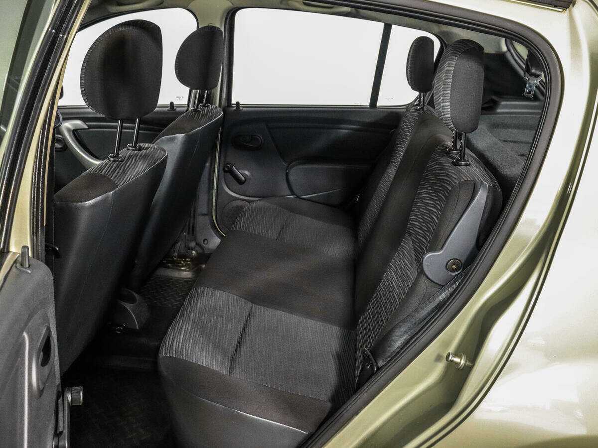 Renault Sandero с пробегом — 2011 год. Фото: #8