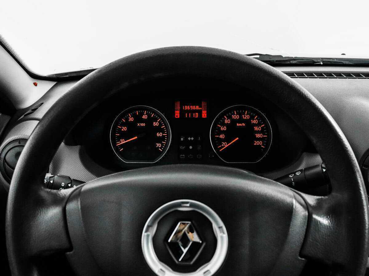 Renault Sandero с пробегом — 2011 год. Фото: #13