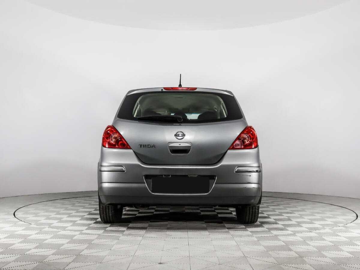 Nissan Tiida с пробегом — 2010 год. Фото: #5