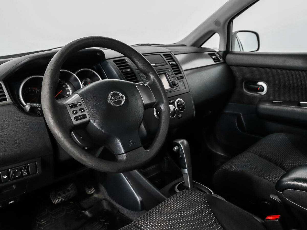 Nissan Tiida с пробегом — 2010 год. Фото: #8