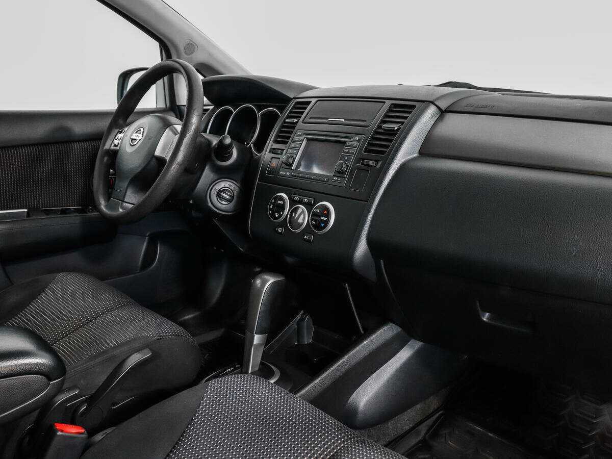 Nissan Tiida с пробегом — 2010 год. Фото: #9