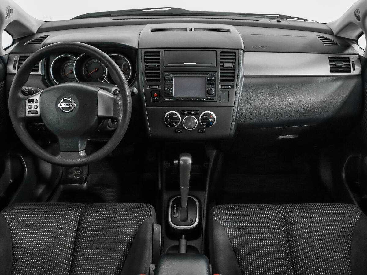 Nissan Tiida с пробегом — 2010 год. Фото: #10