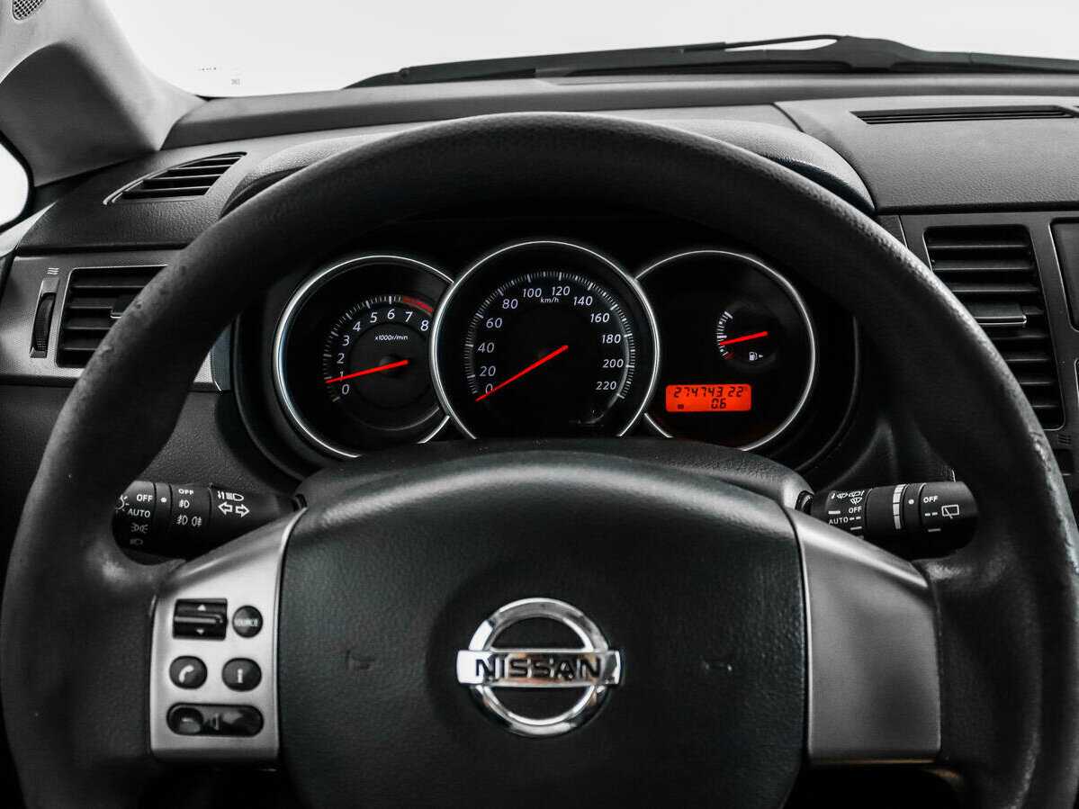 Nissan Tiida с пробегом — 2010 год. Фото: #13
