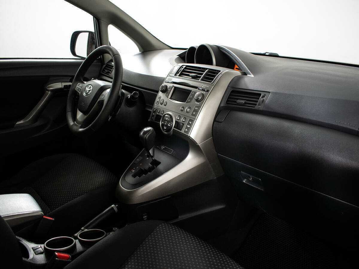 Toyota Verso с пробегом — 2010 год. Фото: #9