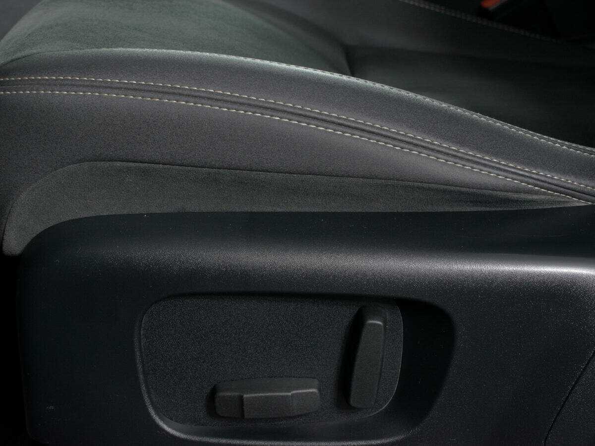 Land Rover Range Rover Velar с пробегом — 2017 год. Фото: #12