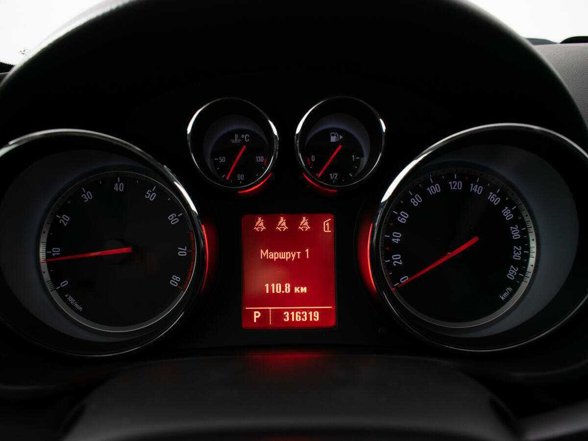 Opel Insignia с пробегом — 2011 год. Фото: #10