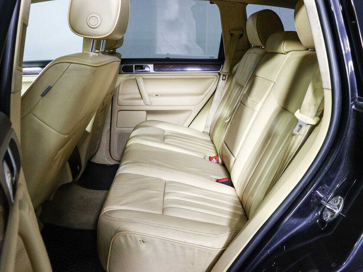 Volkswagen Touareg с пробегом — 2008 год. Фото: #9