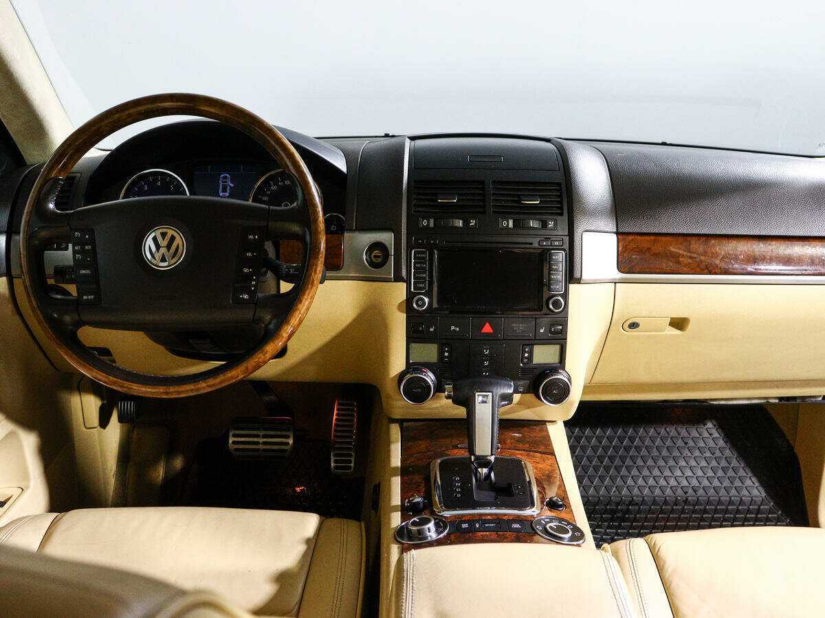 Volkswagen Touareg с пробегом — 2008 год. Фото: #11