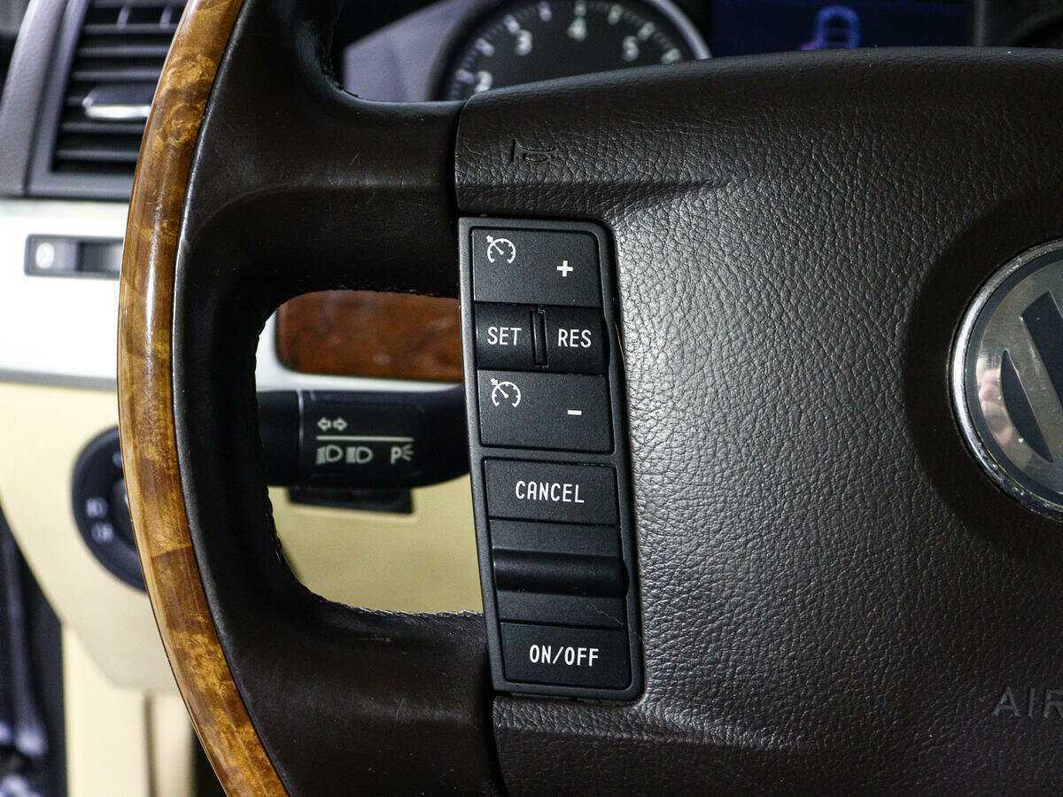 Volkswagen Touareg с пробегом — 2008 год. Фото: #21