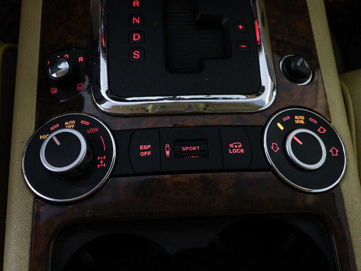 Volkswagen Touareg с пробегом — 2008 год. Фото: #23