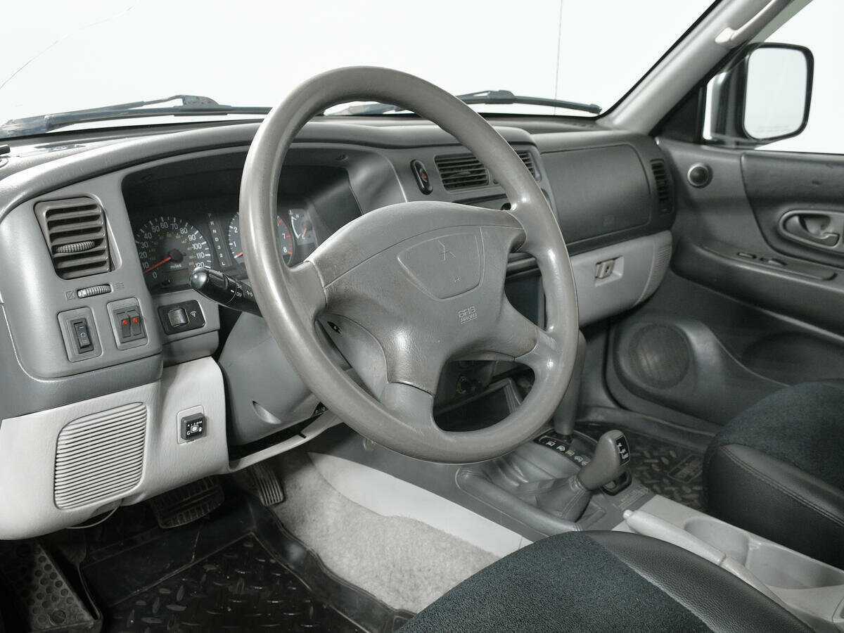 Mitsubishi Montero Sport с пробегом — 2002 год. Фото: #9