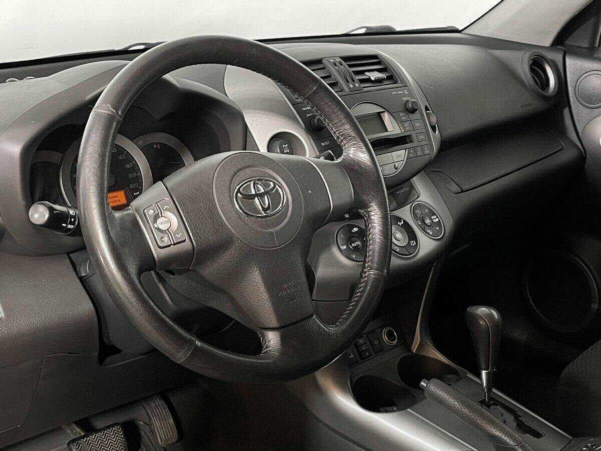 Toyota RAV4 с пробегом — 2006 год. Фото: #10