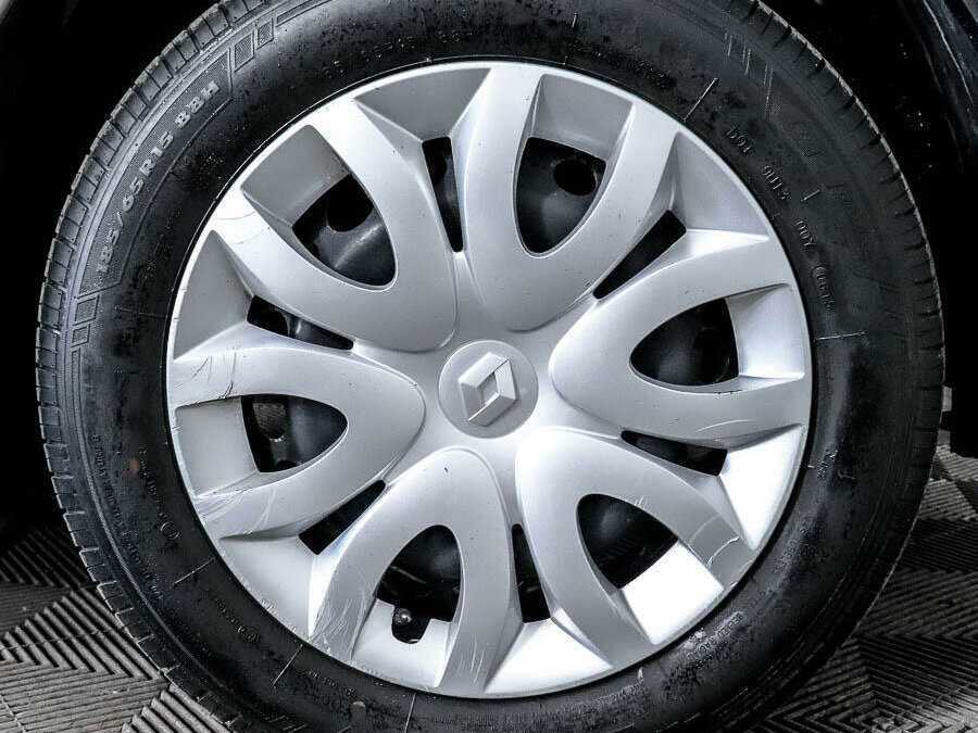 Renault Sandero с пробегом — 2015 год. Фото: #16