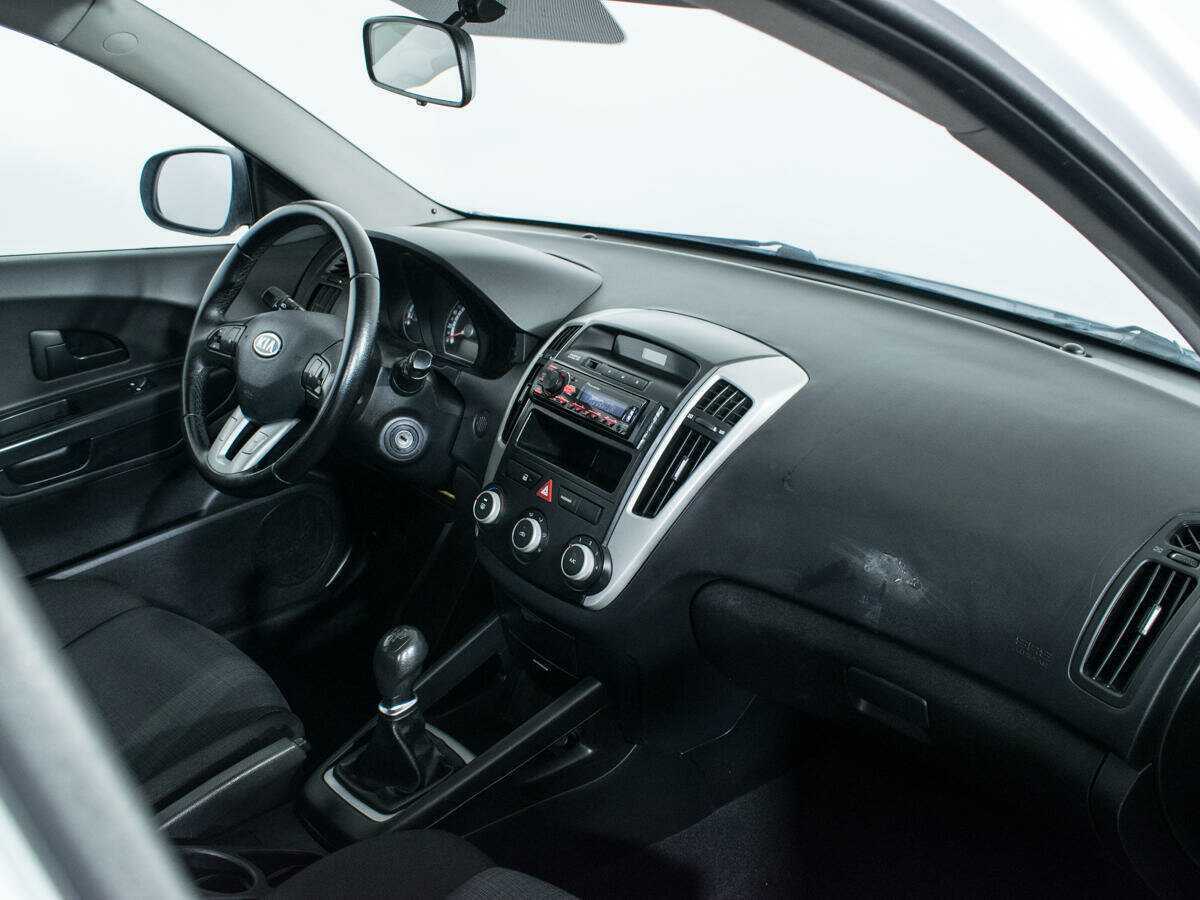 Kia Ceed с пробегом — 2010 год. Фото: #8