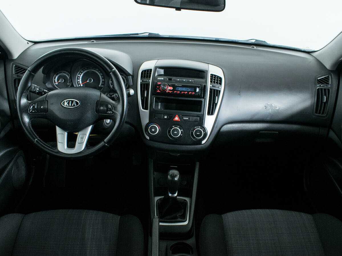 Kia Ceed с пробегом — 2010 год. Фото: #11