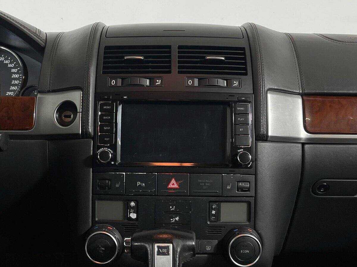 Volkswagen Touareg с пробегом — 2005 год. Фото: #11