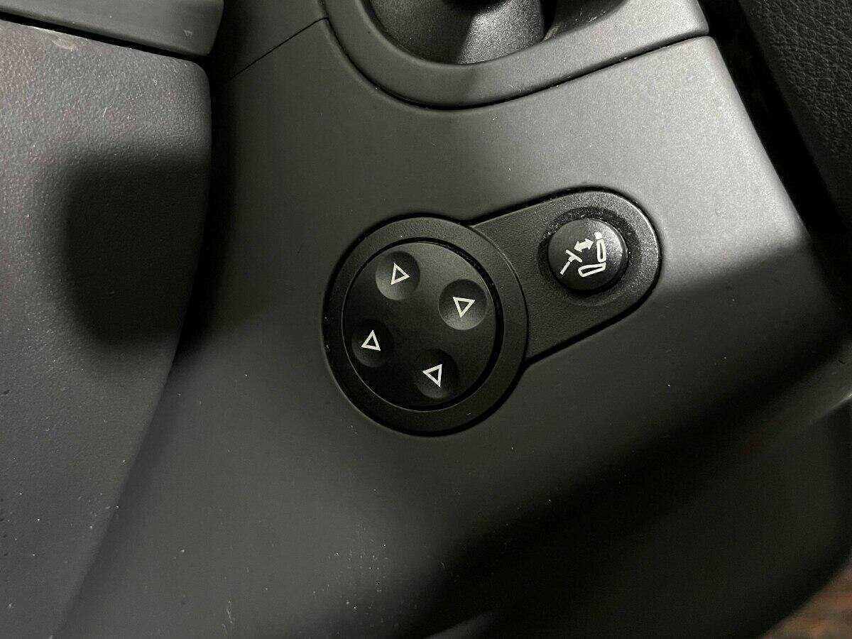 Volkswagen Touareg с пробегом — 2005 год. Фото: #13