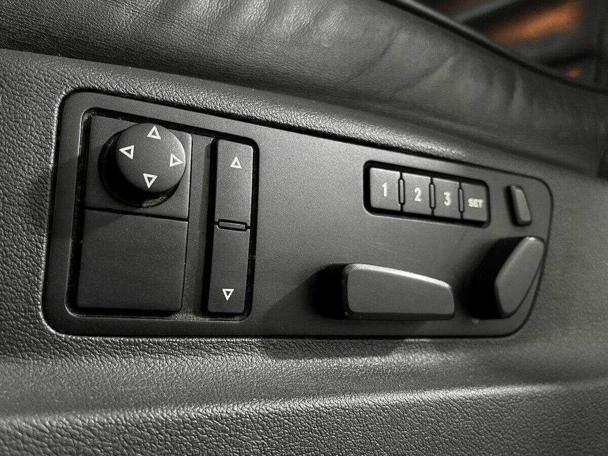 Volkswagen Touareg с пробегом — 2005 год. Фото: #14