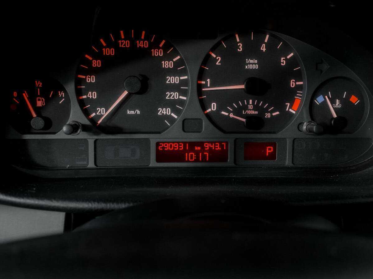 BMW 3 серии с пробегом — 2004 год. Фото: #10