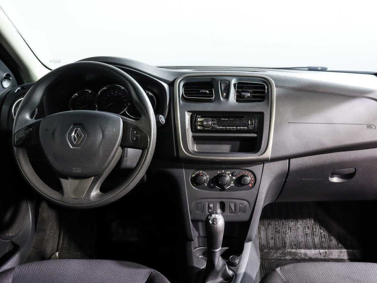 Renault Sandero с пробегом — 2015 год. Фото: #11